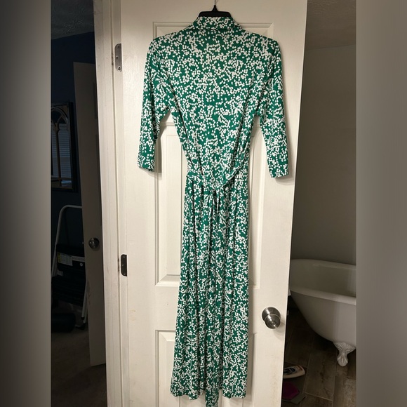 DIANE VON FURSTENBERG GREEN PRINT WRAP DRESS - Picture 4 of 7